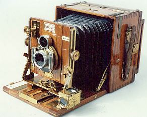 Sanderson Tropical Hand-and-Stand Camera