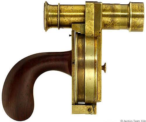 Briois Thompsons Revolver Kamera